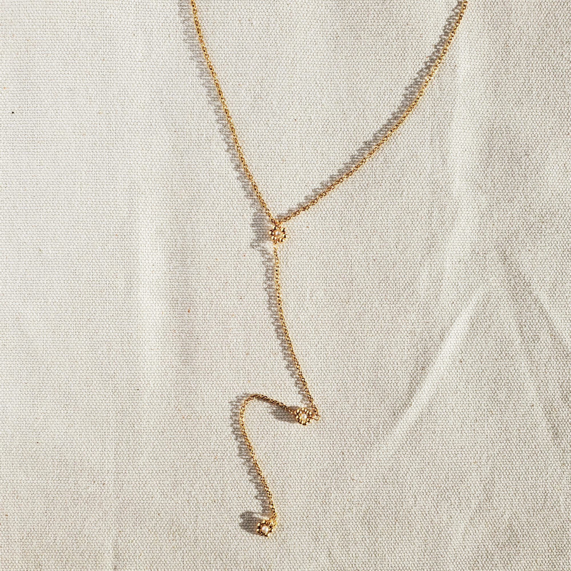 Lariat daisy necklace
