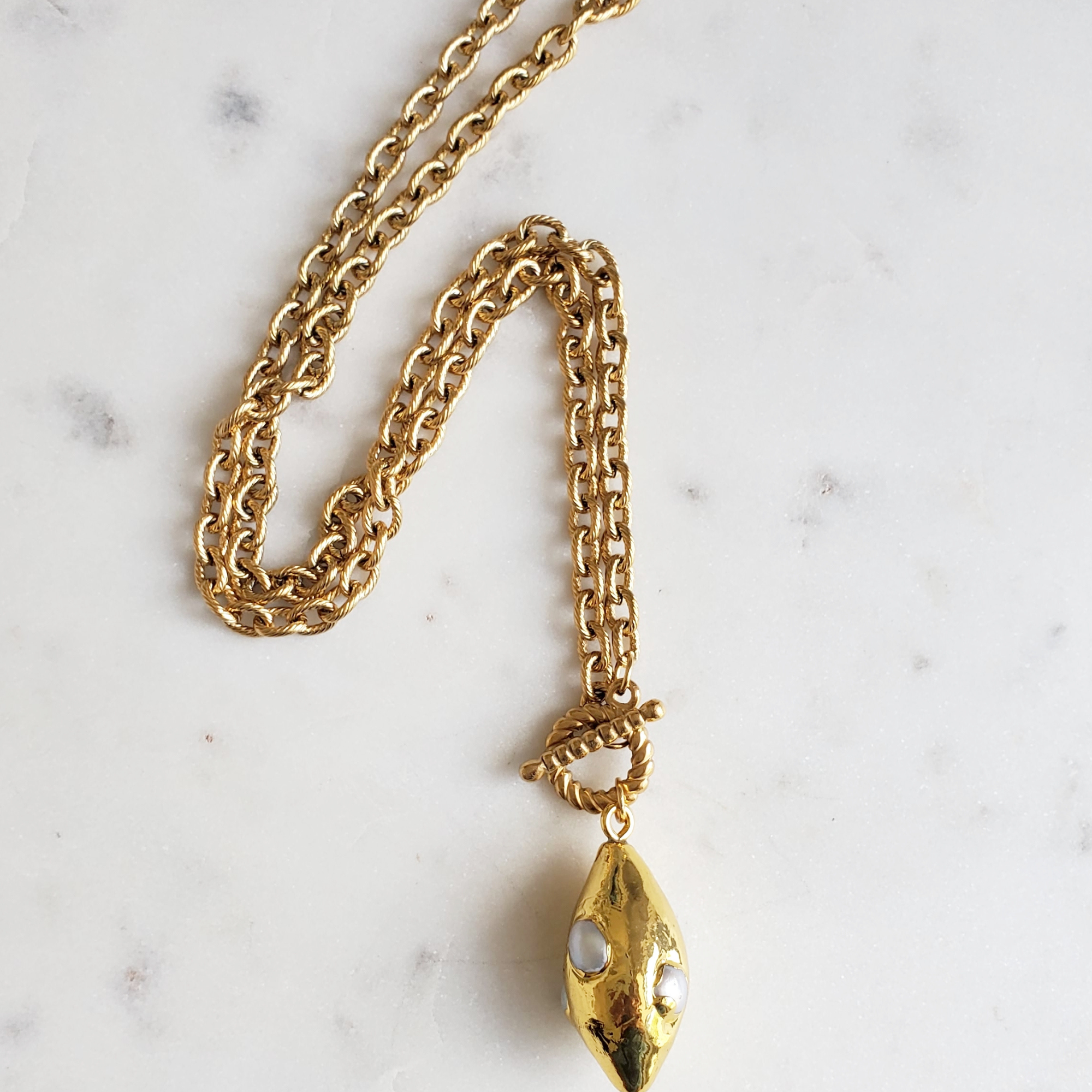 pearl pendant necklace