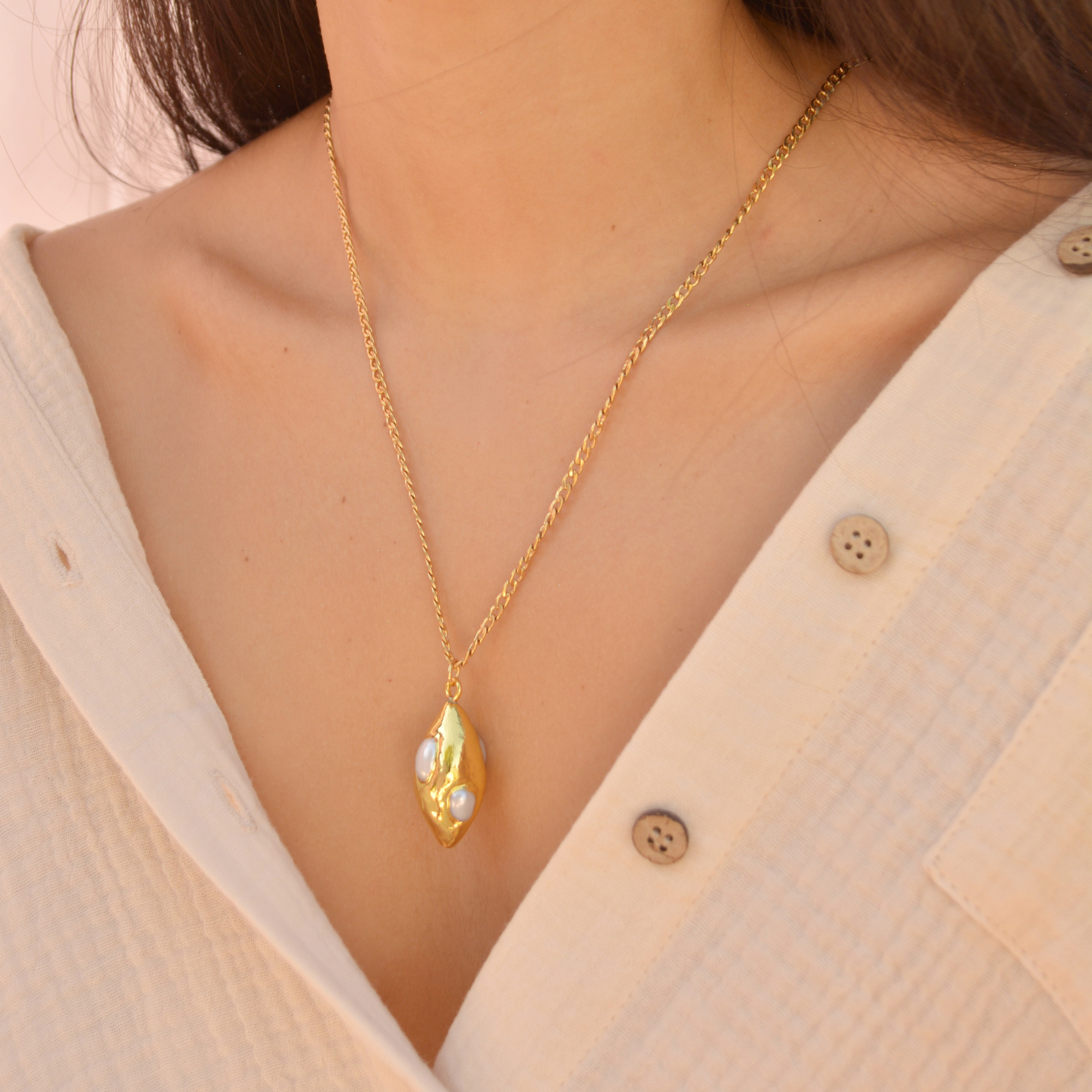 pearl pendant necklace