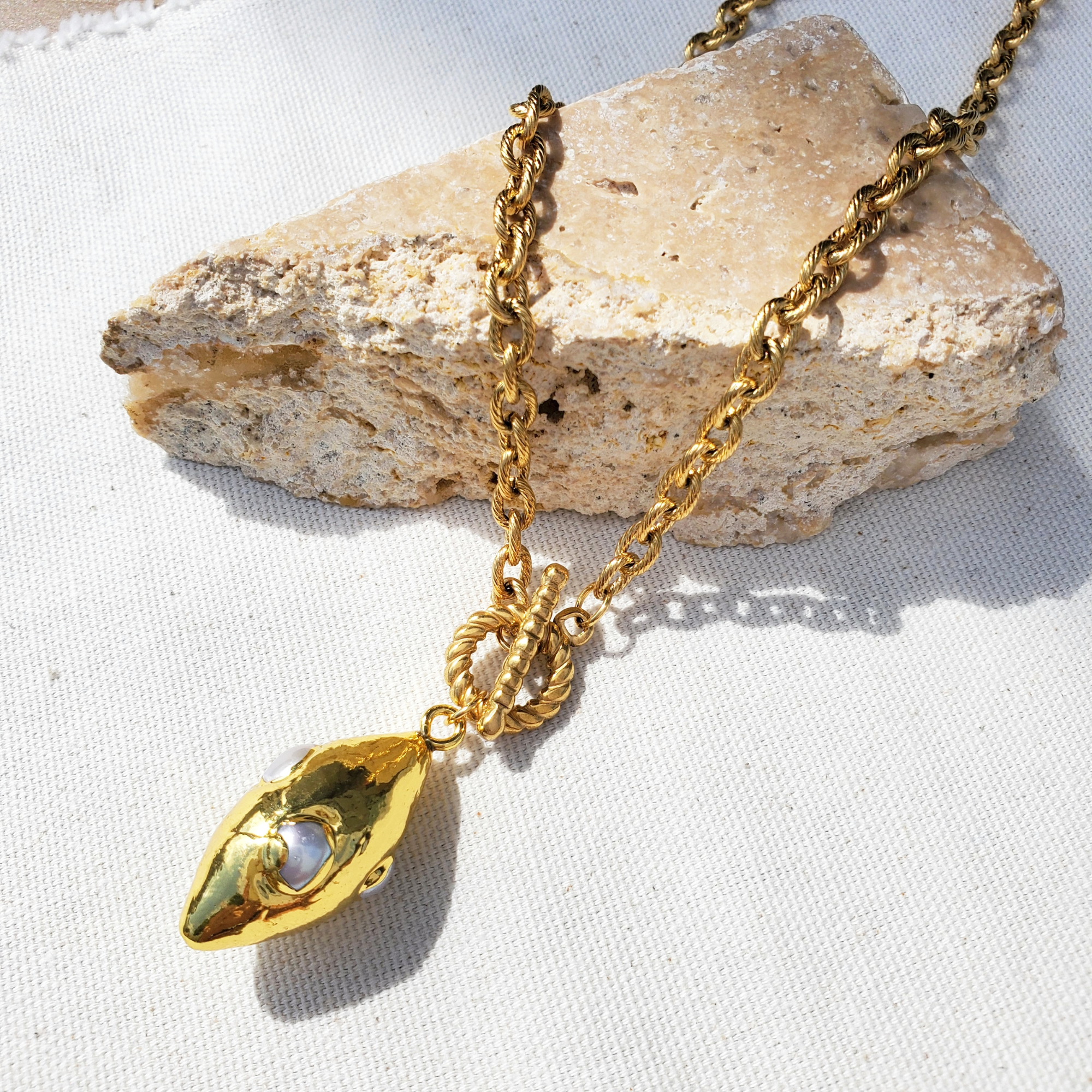 pearl pendant necklace