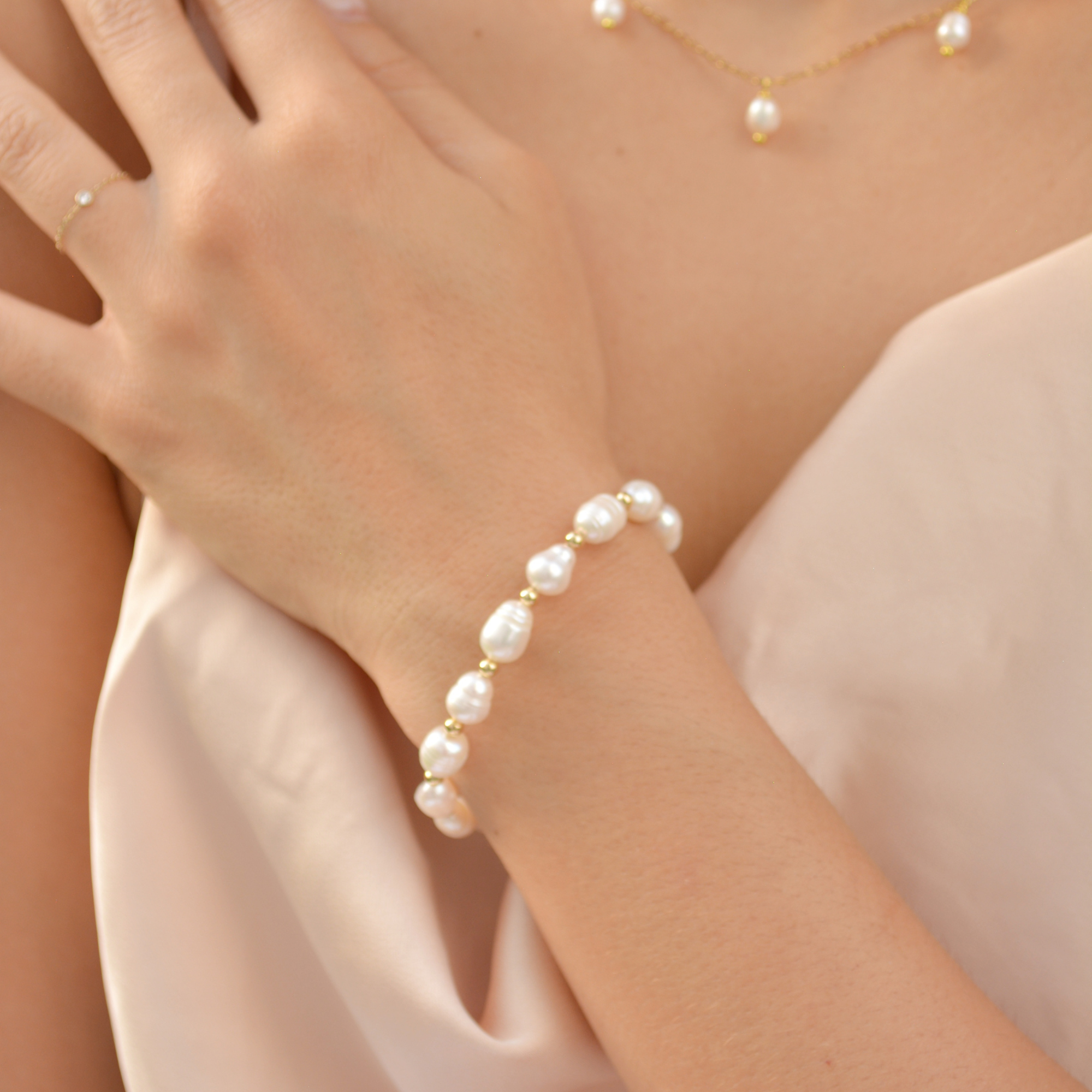 pearl bracelet 