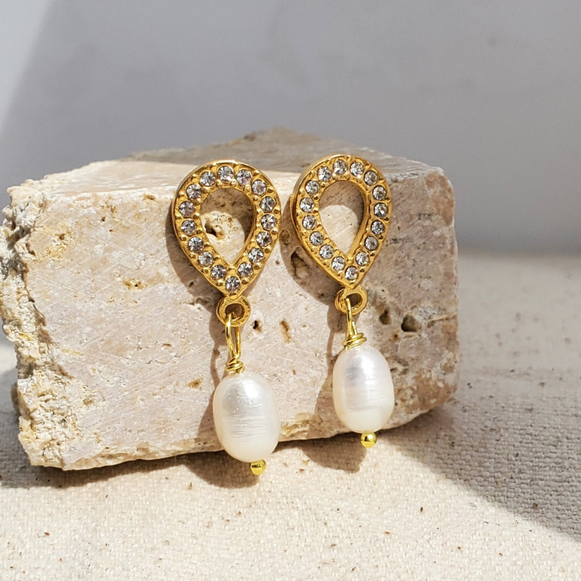 Dangle Pearl Earrings